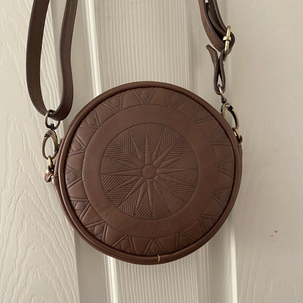 WONDER WOMAN SHIELD CROSSBODY BAG